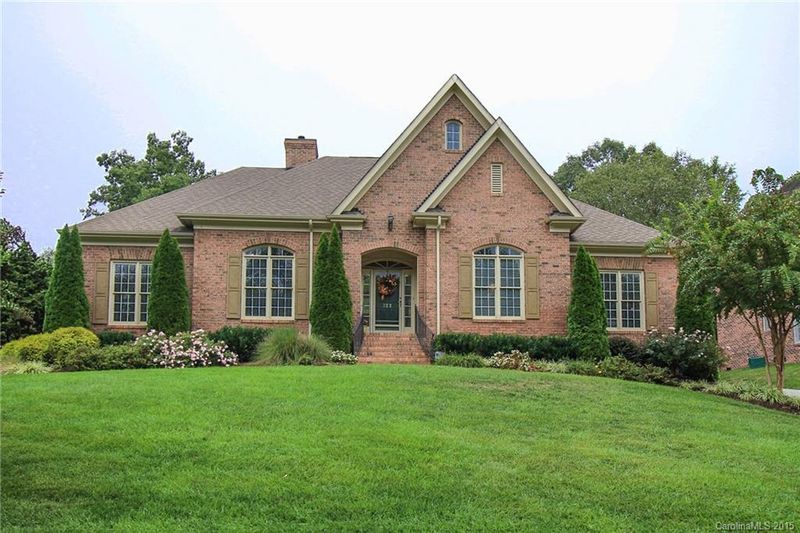 322 Sardis Pointe Rd, Matthews, NC 28105
