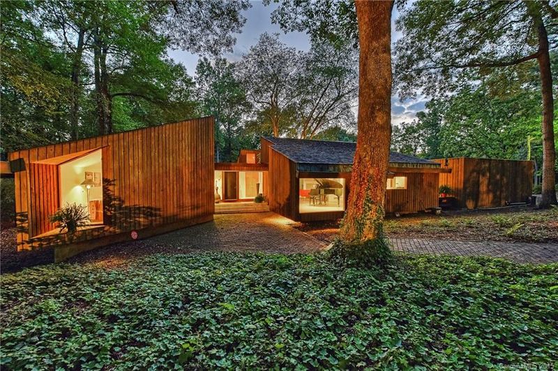 3847 Columbine Cir, Charlotte, NC 28211