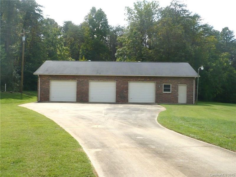 142 Sandy Ford Rd, Mount Holly, NC 28120