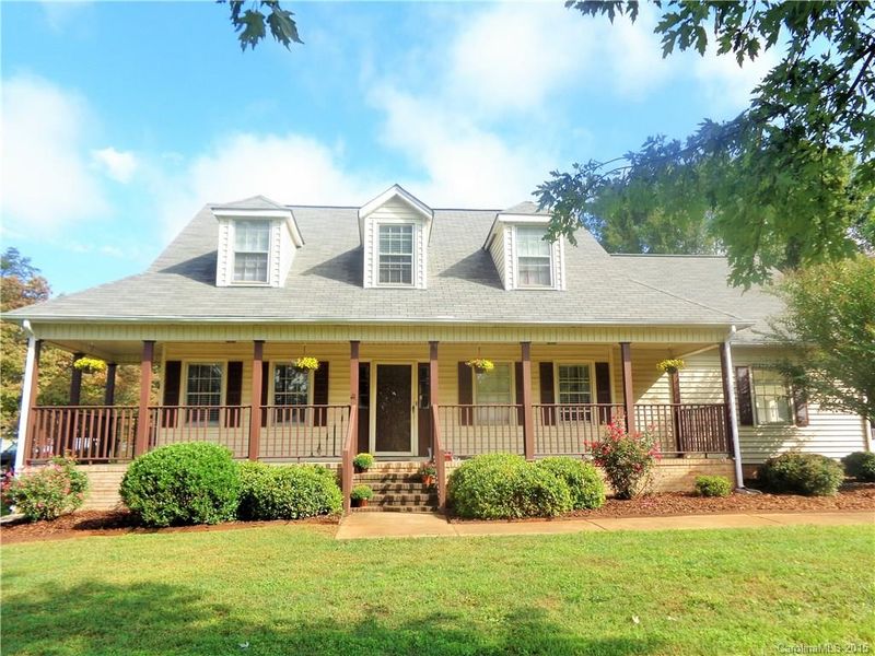 706 Pierce Ave, Mount Holly, NC 28120