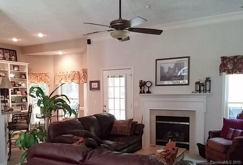 4417 Steeplechase Dr, Hickory, NC 28601