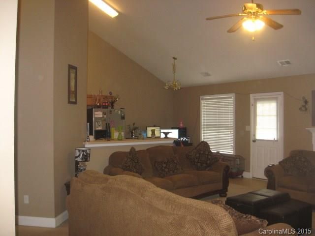 2707 Amber Crest Dr, Gastonia, NC 28052