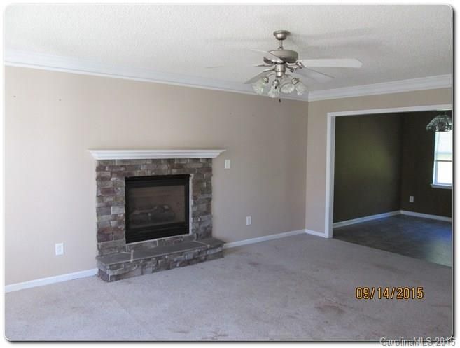 817 Raindrops Rd, Gastonia, NC 28054