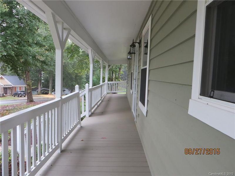 8763 Peninsula Dr, Terrell, NC 28682