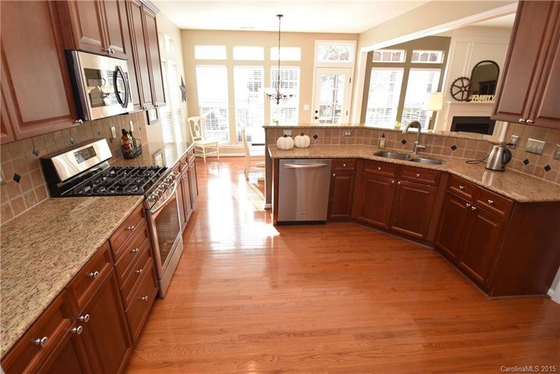 2736 Phillips Woods Ln #18, Matthews, NC 28105