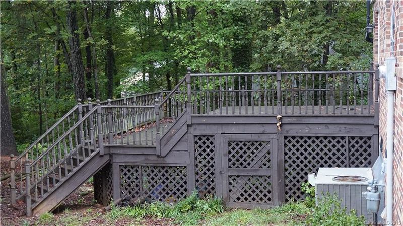 2107 Fox Hunt Dr, Gastonia, NC 28054