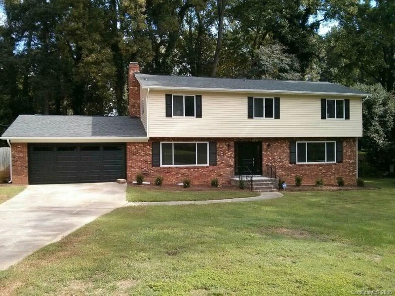 6900 April Ln, Charlotte, NC 28215