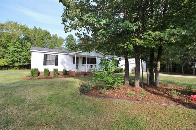 327 Aquarius Dr, Clover, SC 29710