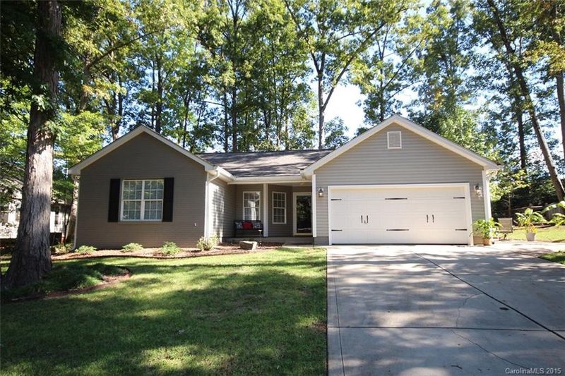 233 Forest Oaks Dr, Clover, SC 29710
