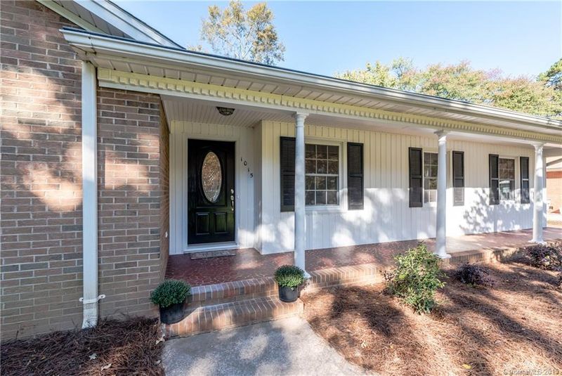1015 Regency Dr, Charlotte, NC 28211