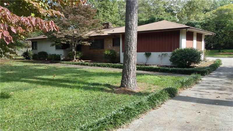1401 Pine Tree Dr, Charlotte, NC 28270