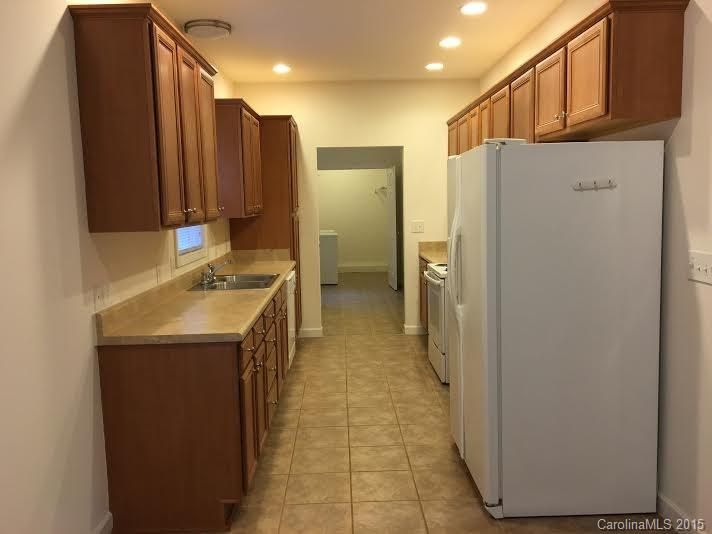 441 Brookfield Dr, Statesville, NC 28625