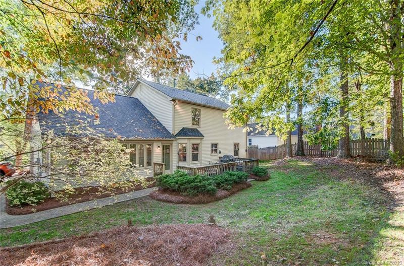 1200 Cindy Carr Dr, Matthews, NC 28105