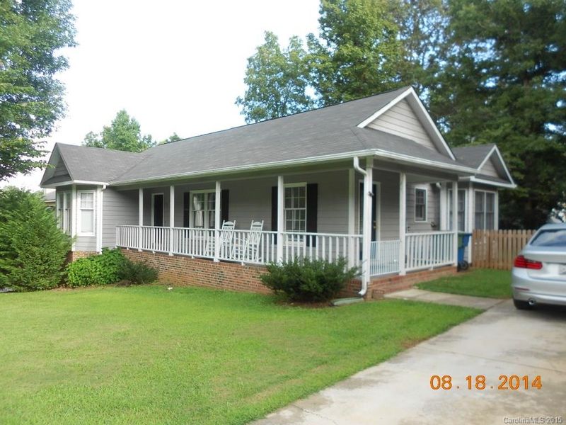 132 Deertrack Dr, Mount Holly, NC 28120