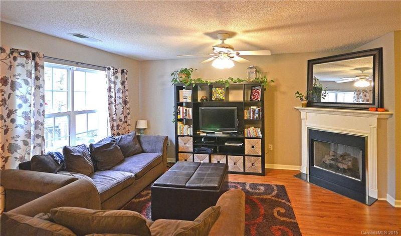 323 Pineville Forest Dr, Pineville, NC 28134