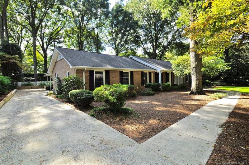 145 Lansdowne Rd, Charlotte, NC 28270