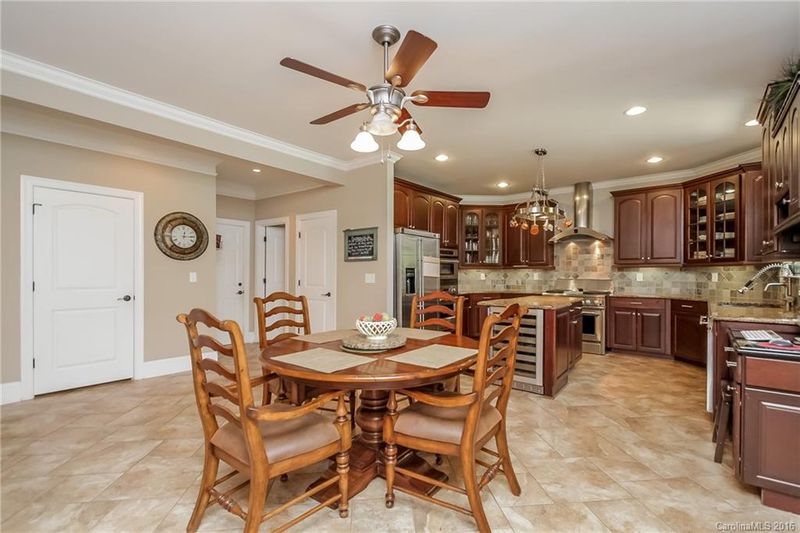 6235 Fox Chase Dr, Davidson, NC 28036