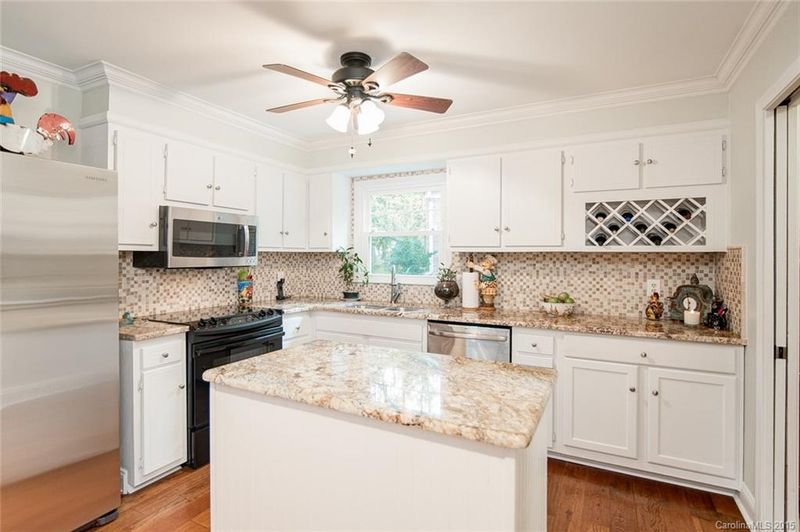 9106 Sardis Forest Dr, Charlotte, NC 28270