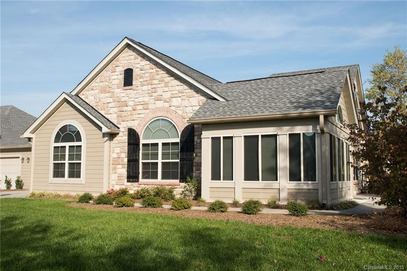 880 Ledgestone Ct, Tega Cay, SC 29708