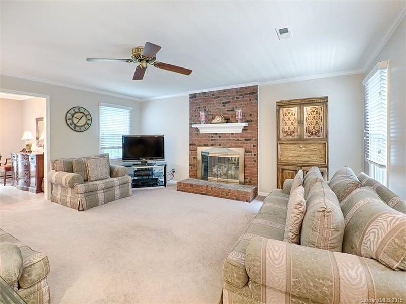 1118 Cindy Carr Dr, Matthews, NC 28105