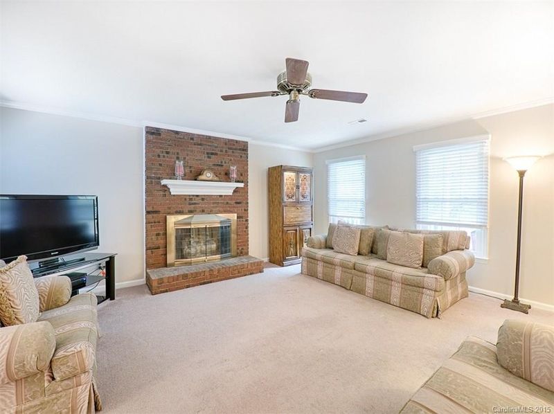 1118 Cindy Carr Dr, Matthews, NC 28105