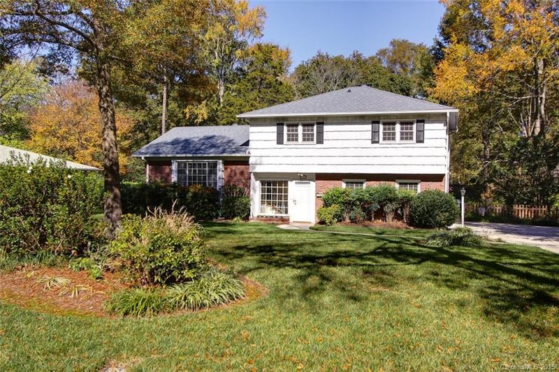 1310 Lynbrook Dr, Charlotte, NC 28211