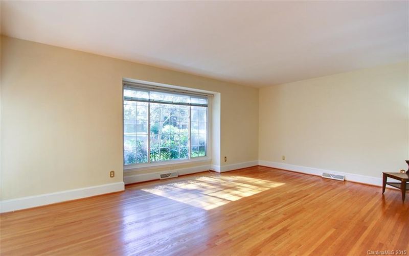 1310 Lynbrook Dr, Charlotte, NC 28211