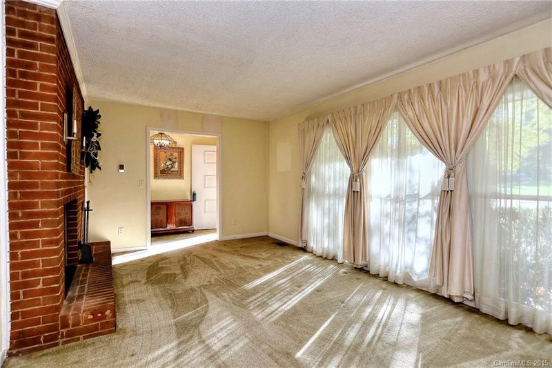 6710 Pawnee Dr, Charlotte, NC 28214