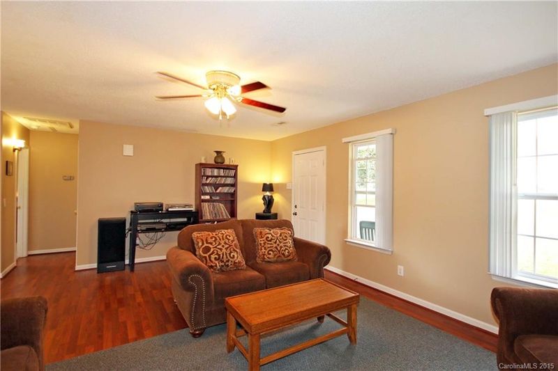 131 Mainview Dr, Mooresville, NC 28117