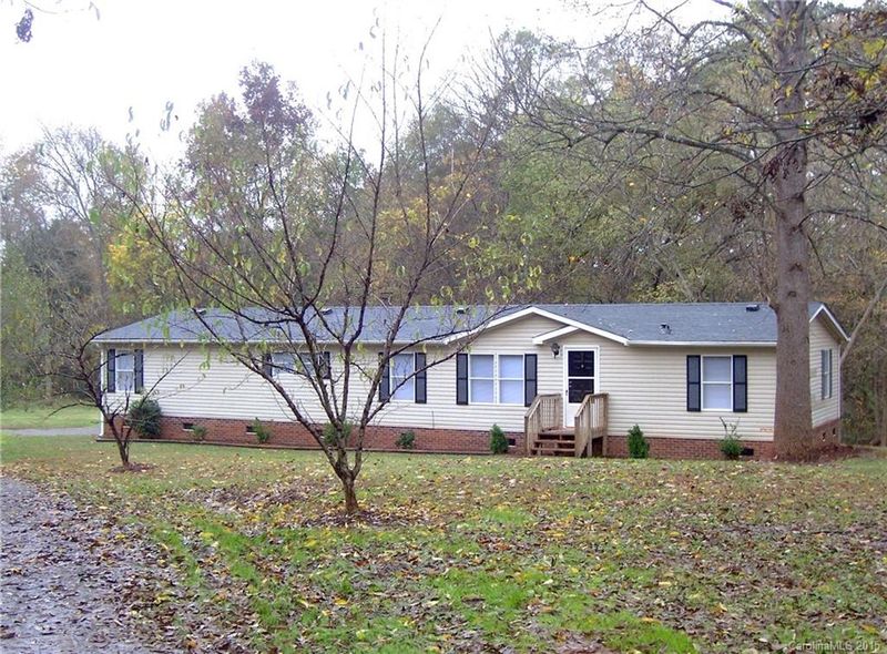 1915 Burkin Rd, Mcconnells, SC 29726
