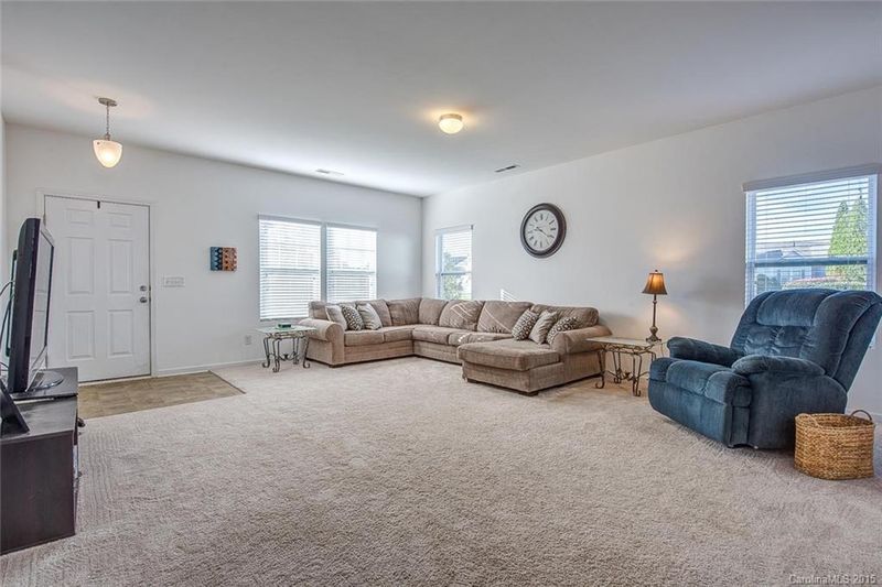 1055 Sapphire Dr, Gastonia, NC 28054