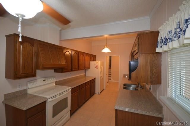 8530 Cedarbrook Dr, Charlotte, NC 28215