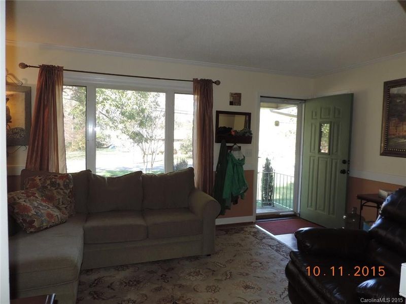 924 Ravendale Dr, Charlotte, NC 28216