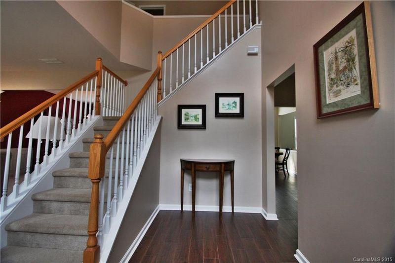 9117 Linden Tree Ln, Charlotte, NC 28277