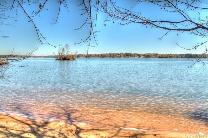 8844 Peninsula Dr, Terrell, NC 28682