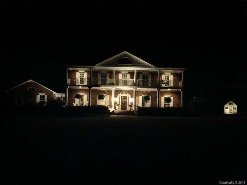 128 Garrison Dr, Statesville, NC 28677