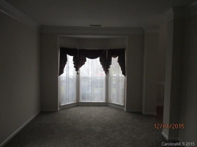 9801 Dauphine Dr, Charlotte, NC 28216