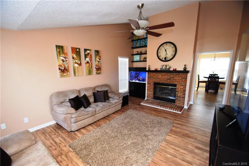 8525 Red Setter Ln, Charlotte, NC 28227