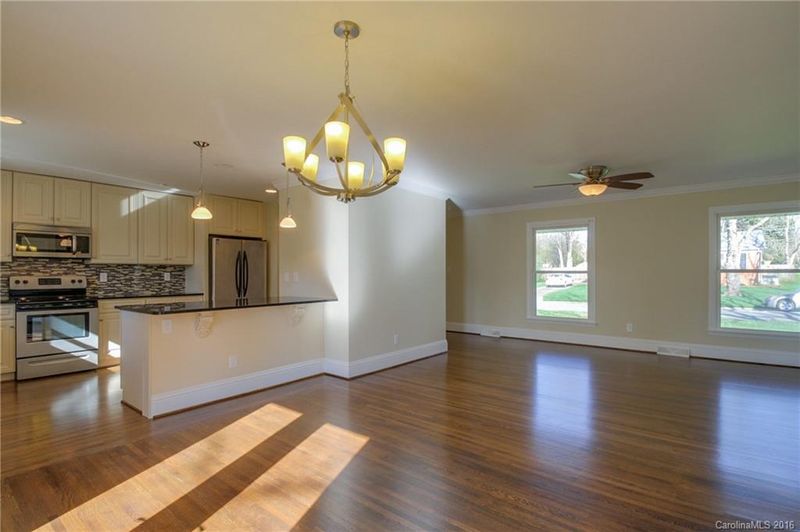814 Faircrest Dr, Charlotte, NC 28210