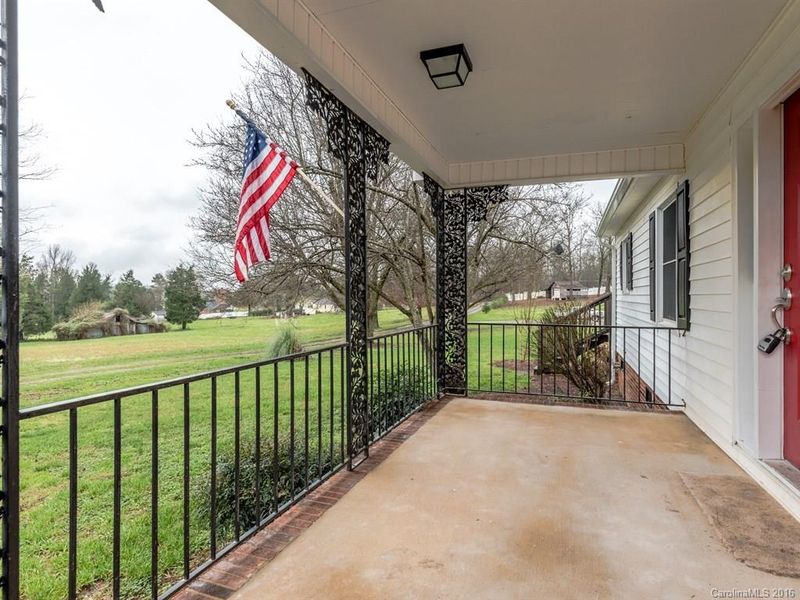 163 Whitesides Dr, Lincolnton, NC 28092
