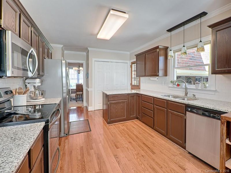 504 Beverly Cir, Charlotte, NC 28270