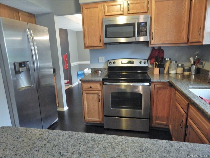 9311 Pondside Ln, Charlotte, NC 28213