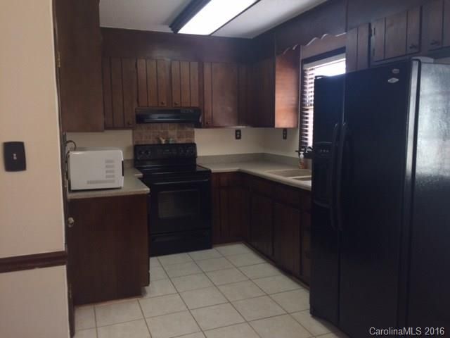2412 Sunset Rd, Charlotte, NC 28216