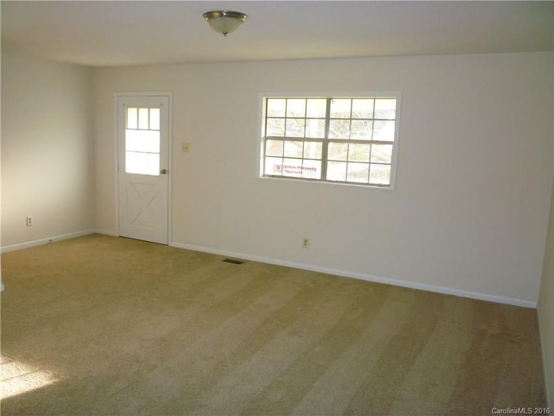 302 King Henry Ln, Gastonia, NC 28056