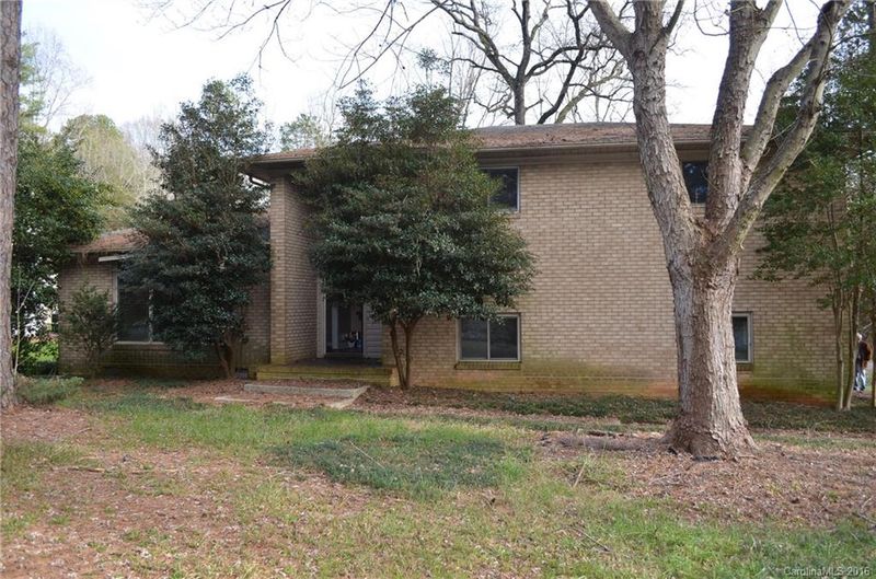 200 Sardis Rd N, Charlotte, NC 28270
