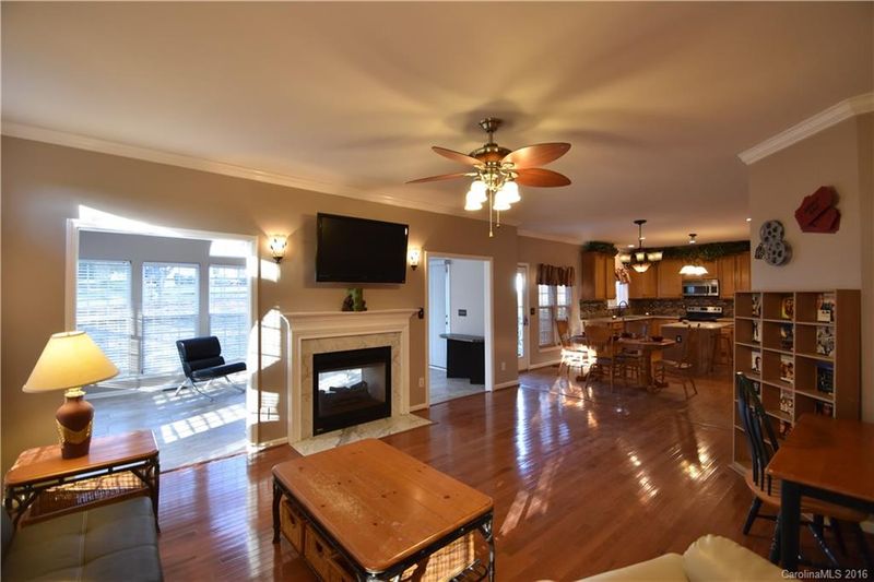 3926 Meadow Green Dr, Charlotte, NC 28269