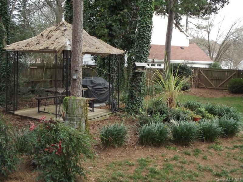 12214 Oakshade Ln, Matthews, NC 28105