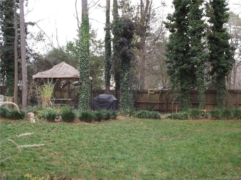 12214 Oakshade Ln, Matthews, NC 28105