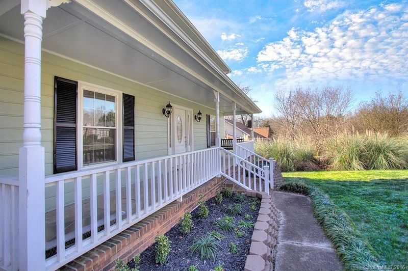 623 Brook Forest Dr, Belmont, NC 28012