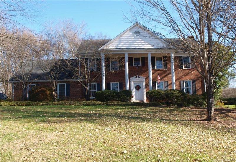 3720 9th Street Dr NE, Hickory, NC 28601
